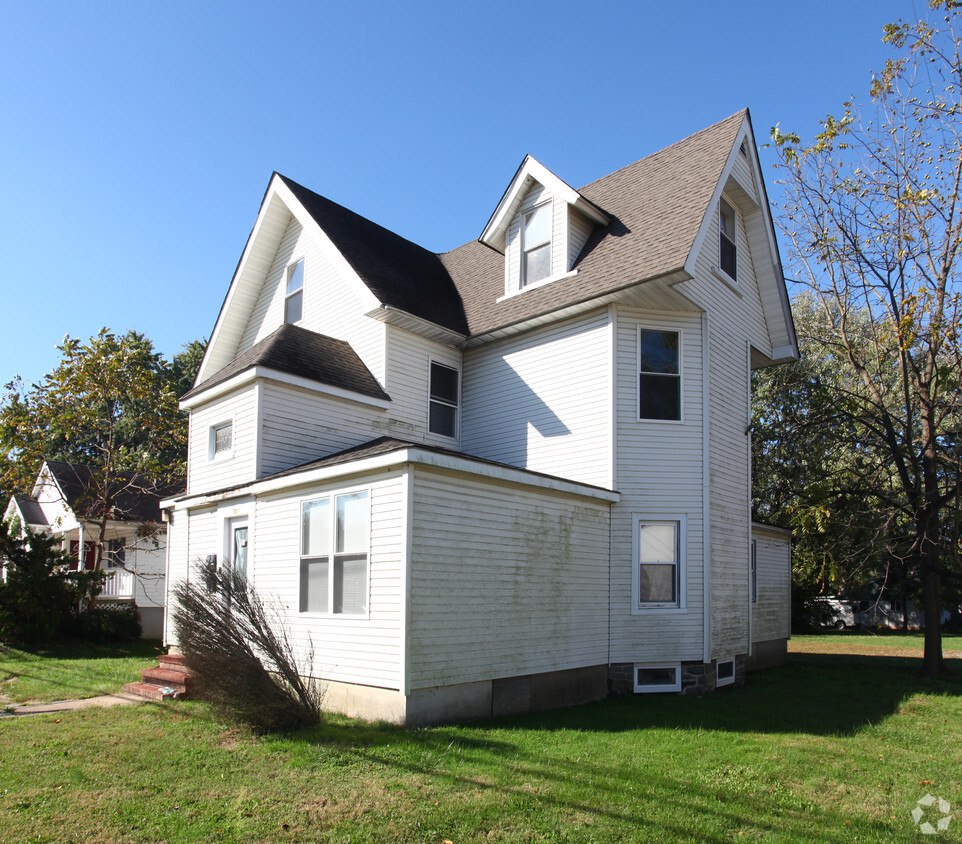 Building Photo - 701 S Main St