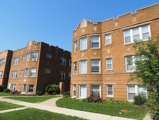 Building Photo - 1426 S Austin Blvd