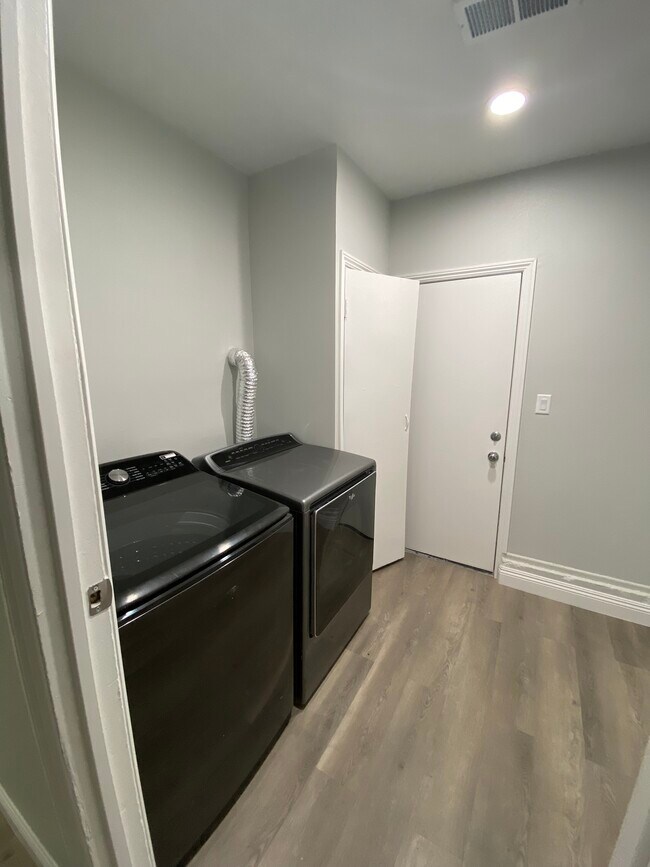 Foto del edificio - 2117 Glen Heather Way