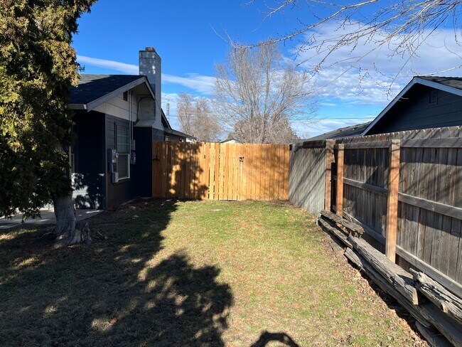 Foto del edificio - PRICE DROP! Home in heart of Redmond, walk...