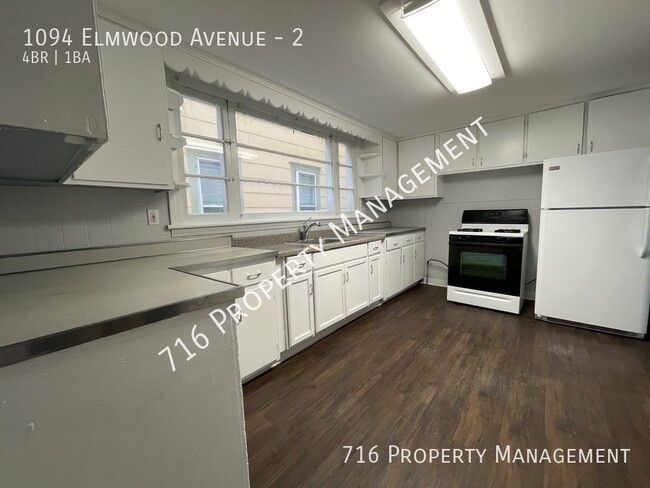 Foto del edificio - Spacious 4 bedroom right in Elmwood Village!