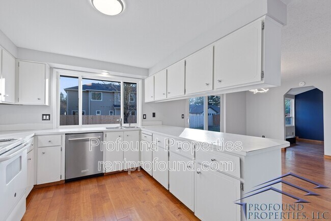 Building Photo - 19300 SW Hennig St