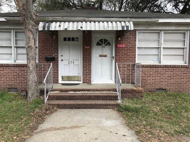 Entrance on St Andrews Boulevard - 674 St Andrews Blvd