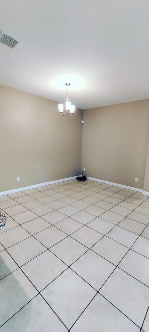 Foto del edificio - Stunning 4 Bedroom  House in Peoria