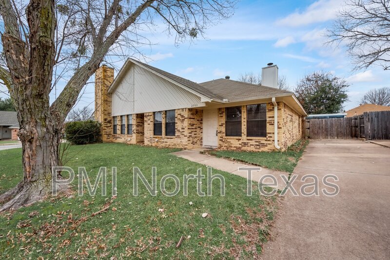Primary Photo - 2703 London Ct