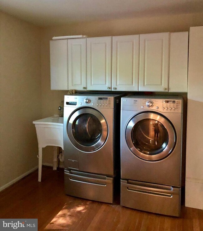 Building Photo - 7809 Karen Forest Dr