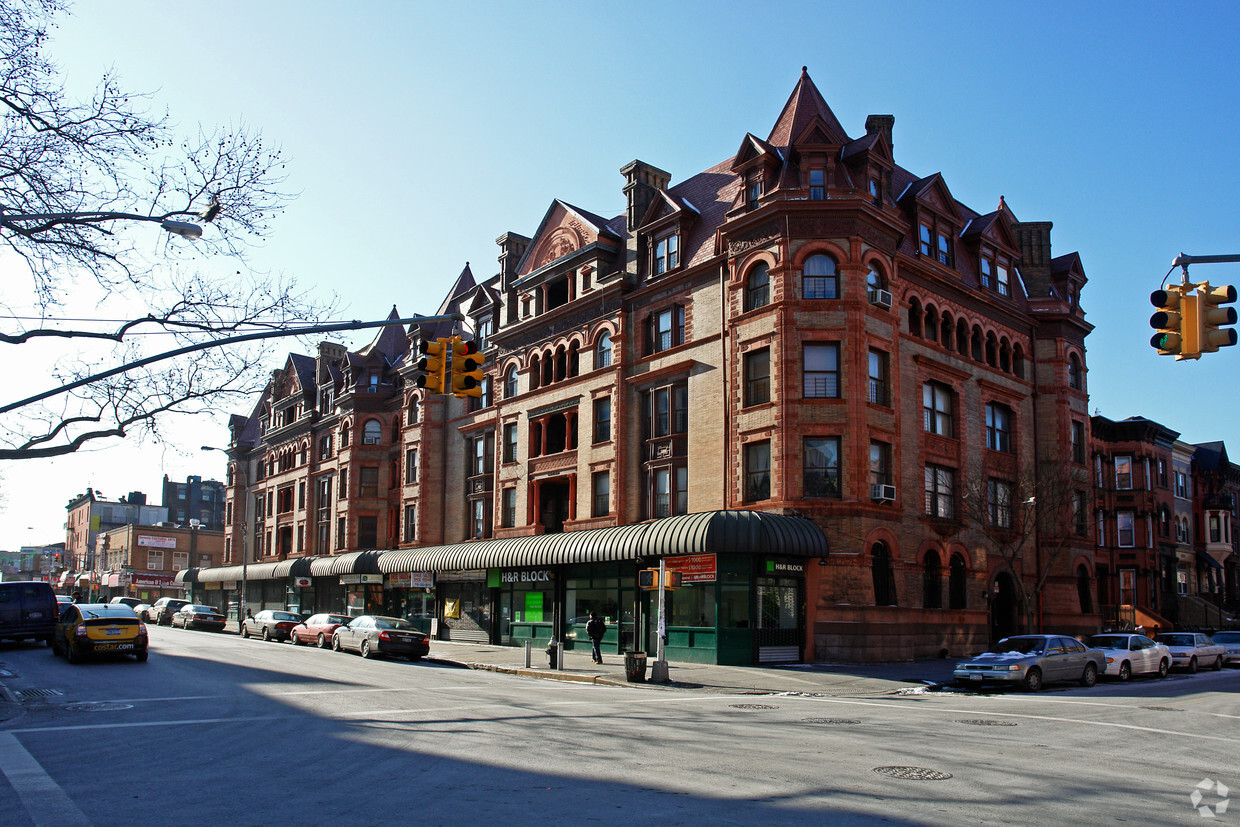 Primary Photo - Alhambra Apartments