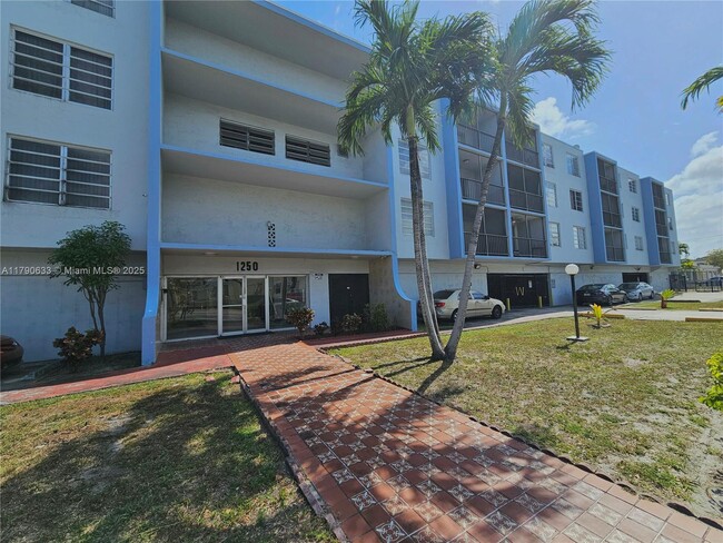 Foto del edificio - 1250 NE 125th St