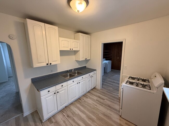 Foto del edificio - 12408 Sarsfield Ave