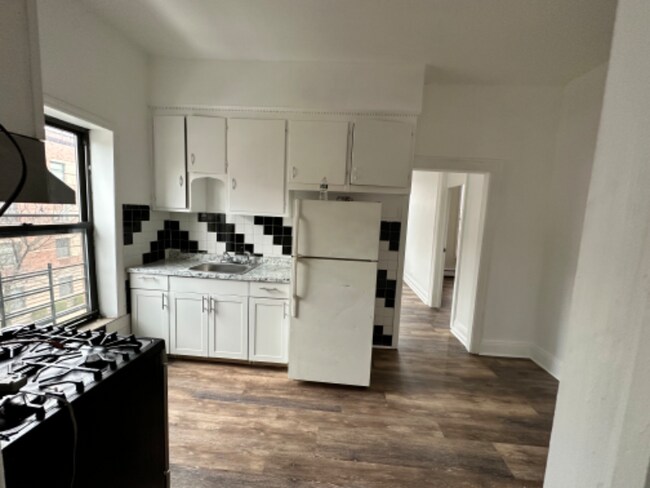 Building Photo - 27 Sherlock Pl