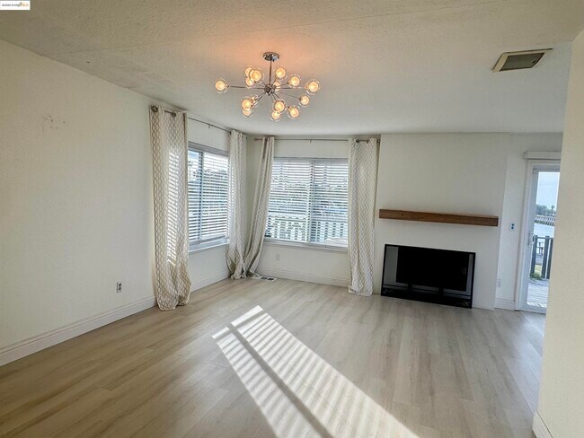 Building Photo - 10 Sea Point Way