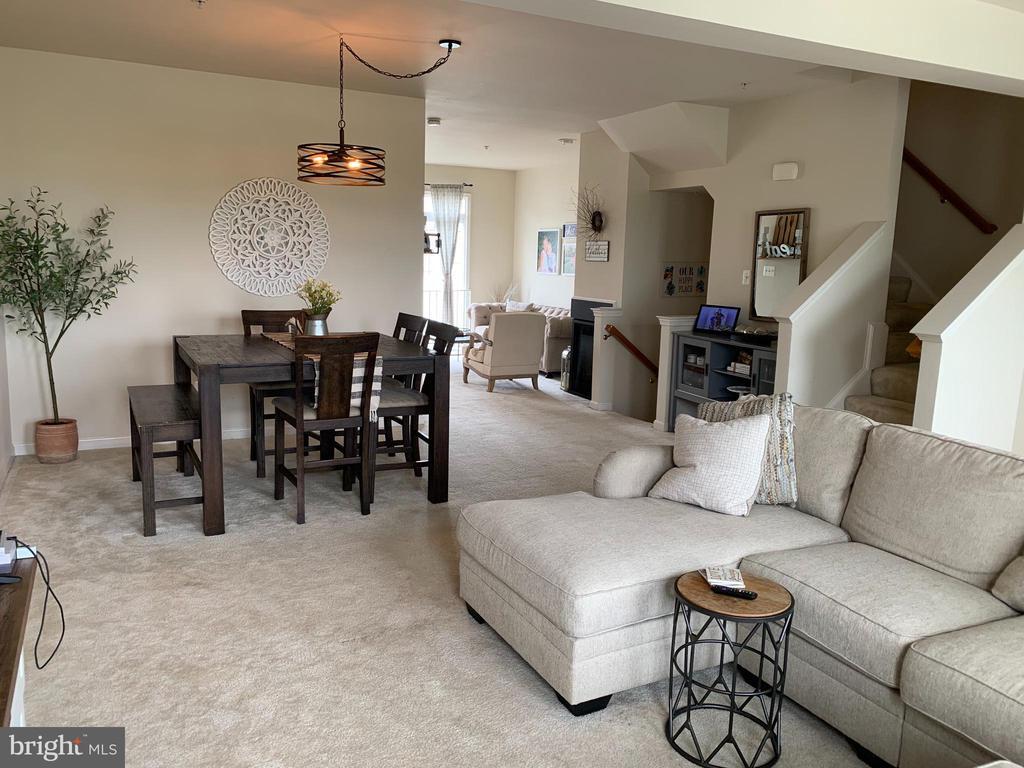 Foto principal - 314 East Wainscot Drive