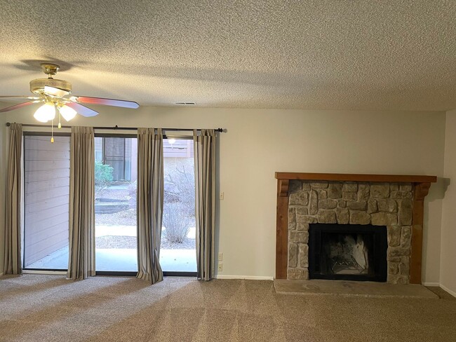 Building Photo - Main level 2 Bedroom Condo in Rockrimmon