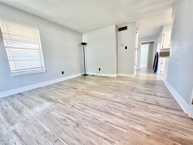 Building Photo - 4021 Avenue Q 1/2
