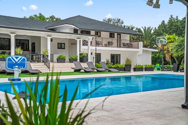 Foto del edificio - 14875 SW 212th St