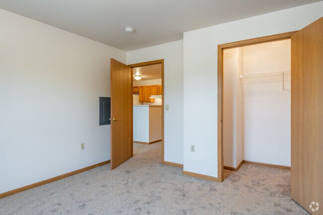 1HAB, 1BA - 674SF - Algonquin Manor Senior Apartment Homes