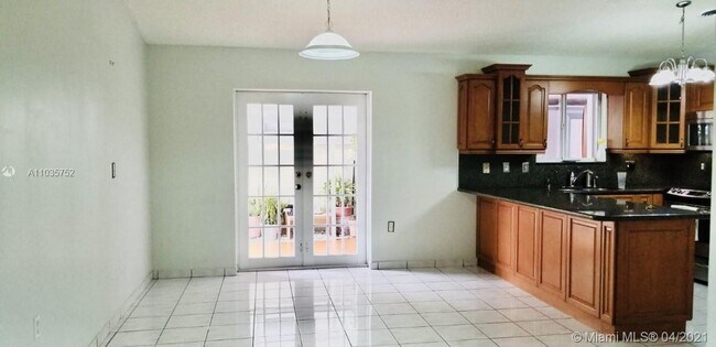 Foto del edificio - 8966 NW 112th St