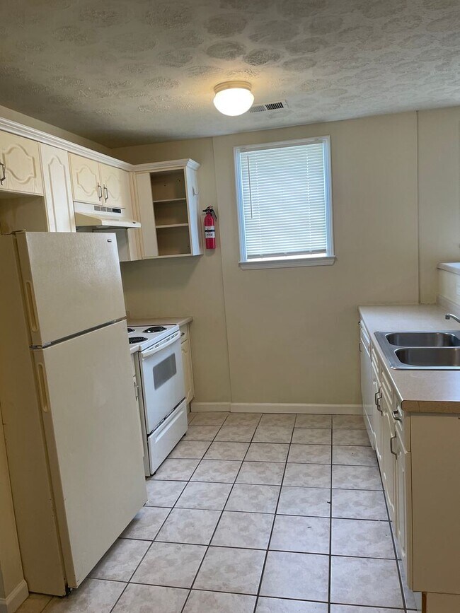 Building Photo - 5981 Peco Ln