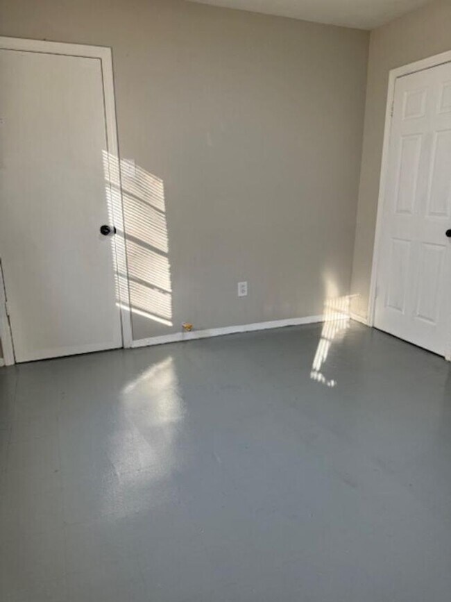 Foto del edificio - Newly Renovated House on a quiet Street