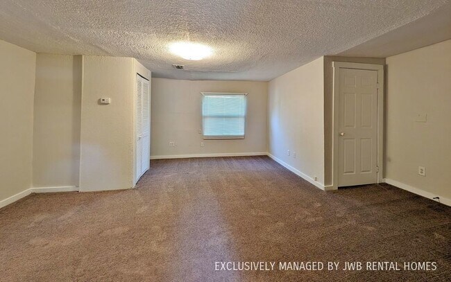Building Photo - 3933 Boulevard