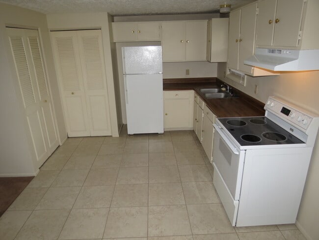 Foto del edificio - 2405 Strickland Dr