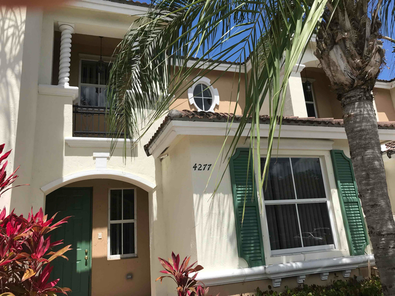 Foto principal - 4277 NE 10th Ct