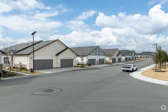 Building Photo - Mansions Eight65