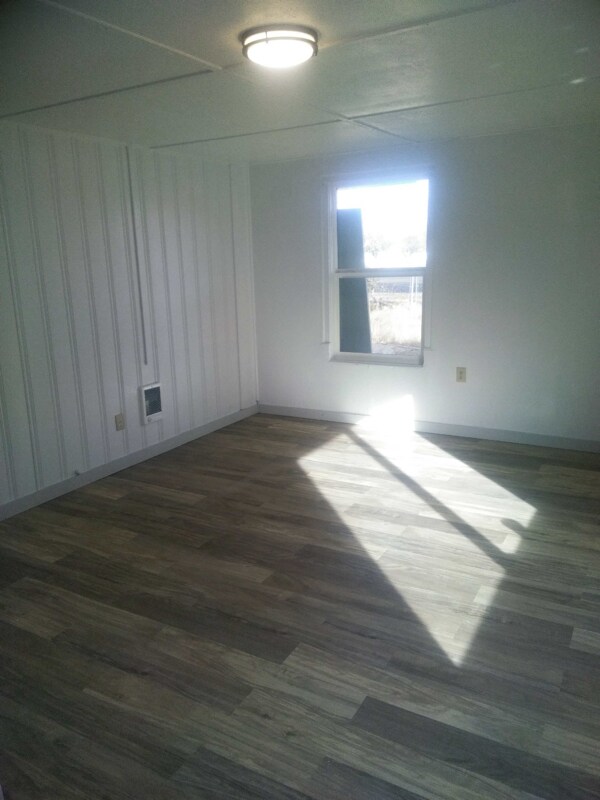 Building Photo - 498 N Main St