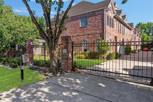 Building Photo - 5913 Dolores St