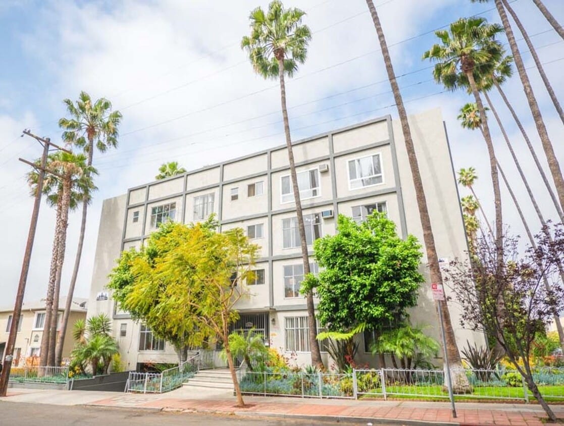 Primary Photo - 1815 N. Harvard Blvd