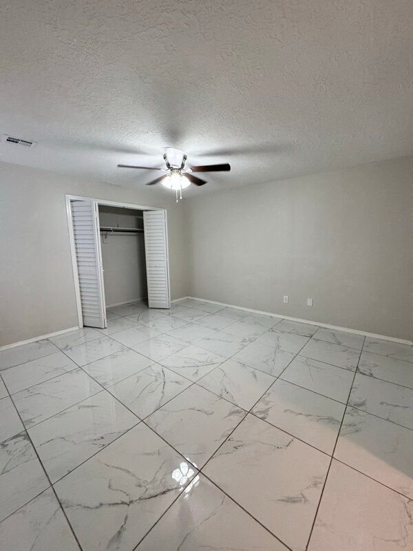 Foto del edificio - 7932 NW Crossland Cir