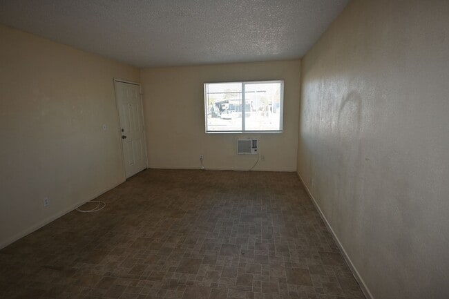 Foto del edificio - 3021 E Carey Ave