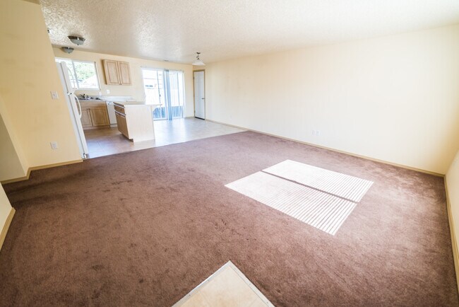 Foto del edificio - Newer 3 Bedroom Home for Rent
