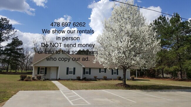 Building Photo - 607 Windcrest Dr