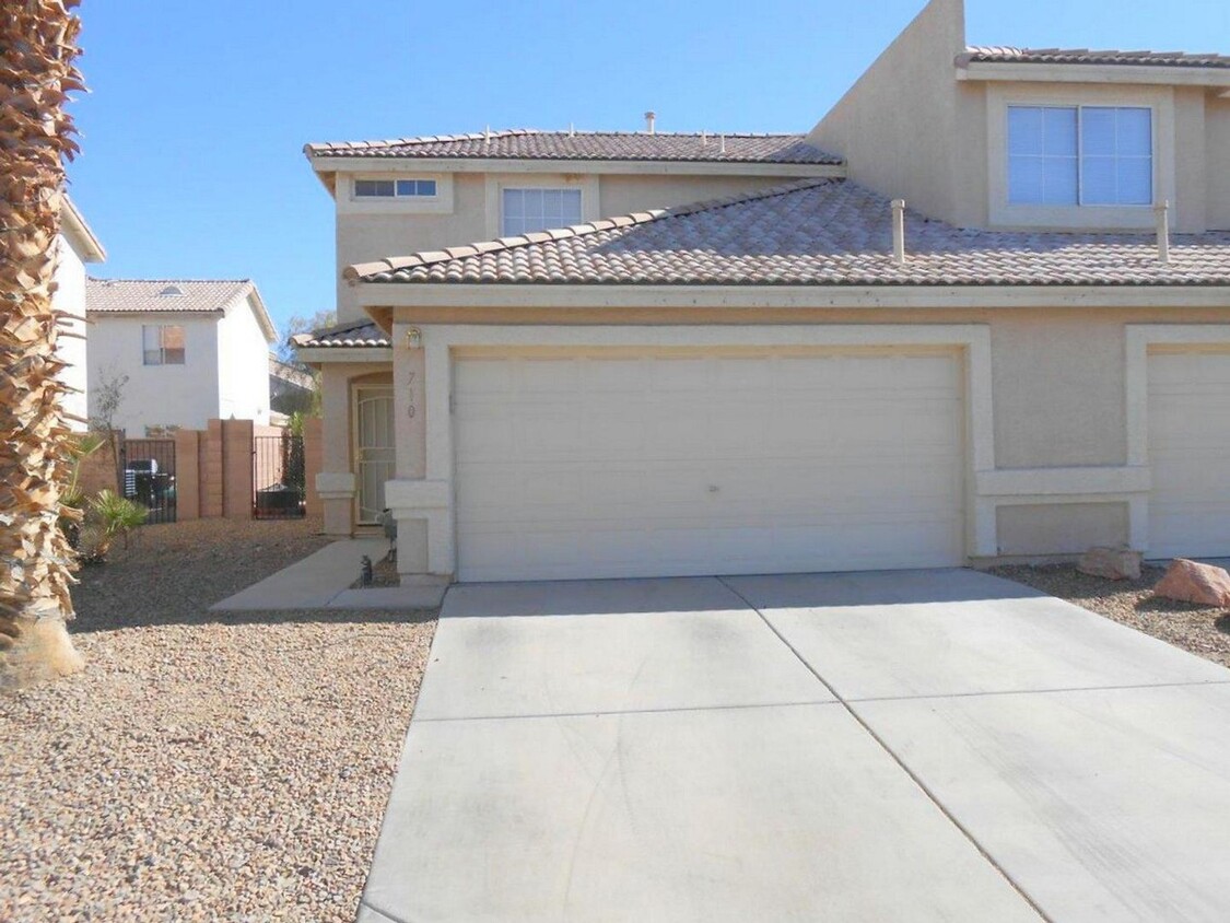 Foto principal - Townhome in Henderson