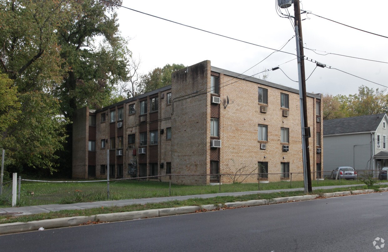 Building Photo - 11 61st St NE