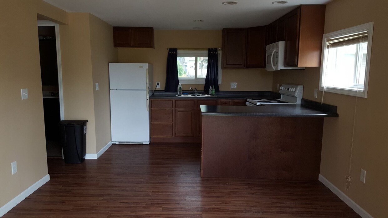 Building Photo - One Bedroom House