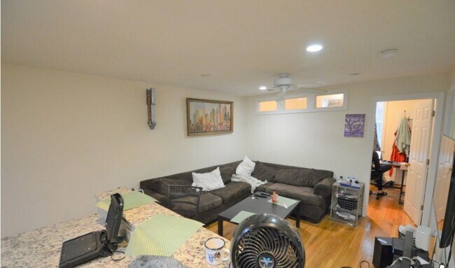 Building Photo - 60 Egmont St