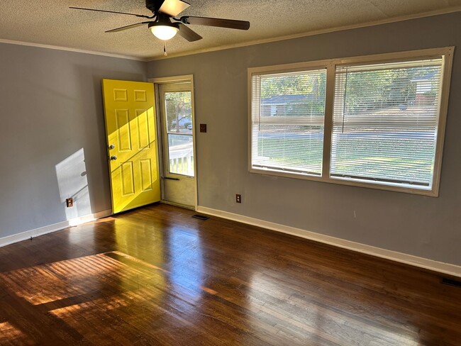 Building Photo - Two Bedroom Home in Shannon Park