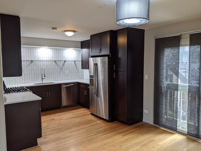 Foto del edificio - 825 W Erie St