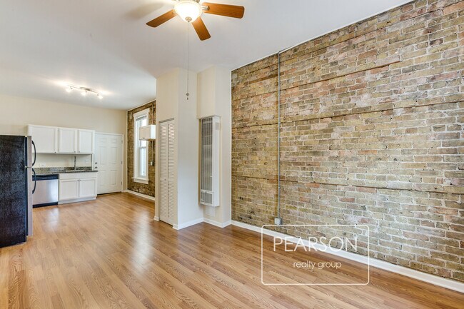 Building Photo - 1453 W Huron St