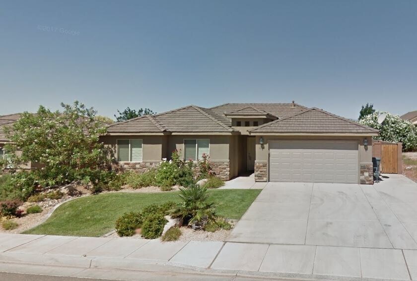 Primary Photo - Pet Friendly - 3 Bedroom 2 Bathroom Home!
