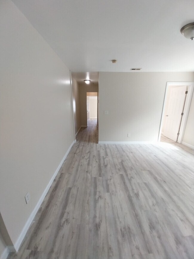 Building Photo - 244 E Hanover St