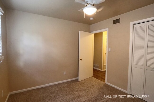 Building Photo - Nicely Updated 3 bedroom 2 bath!