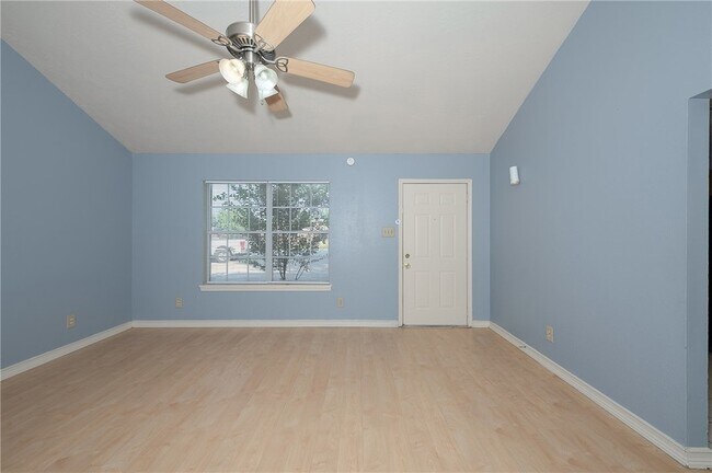 Building Photo - 1813 Sara Dr