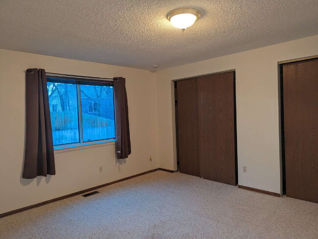 Foto del edificio - NW Longmont Spacious Tri Level.