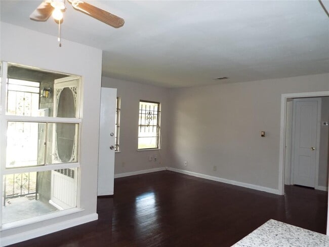 Building Photo - 5926 Belneath St