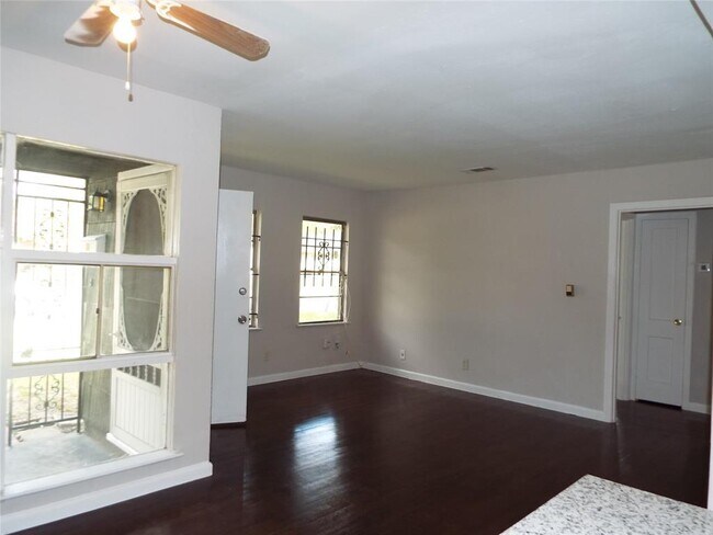 Foto del edificio - 5926 Belneath St