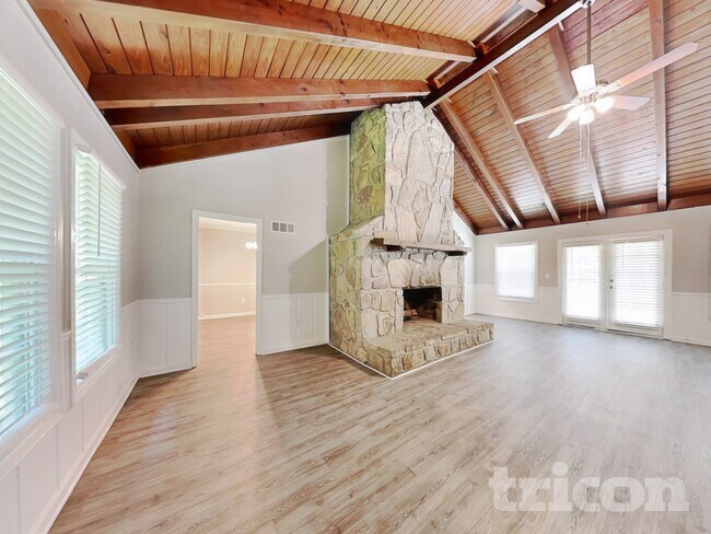 Building Photo - 515 Westbridge Dr