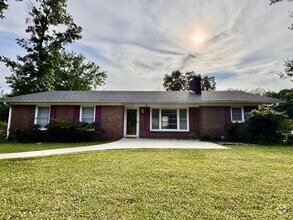 Building Photo - 400 Queens Dr